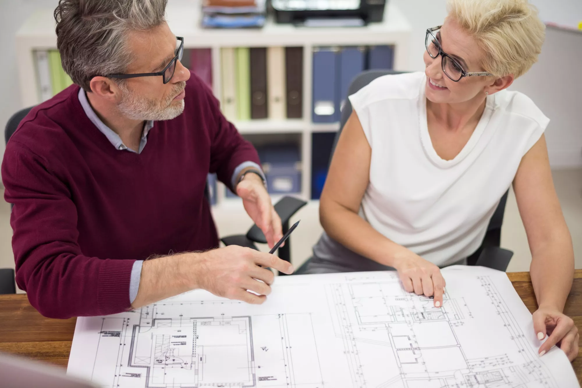  architecte conseil du parc naturel regional du luberon accompagne particuliers pour projets de construction ou renovation a merindol 