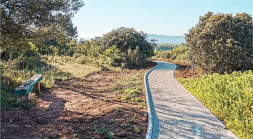 Parcours orientation la garrigue a merindol dans l espace naturel sensible avec sentiers balises pour decouvrir la nature en s amusant 