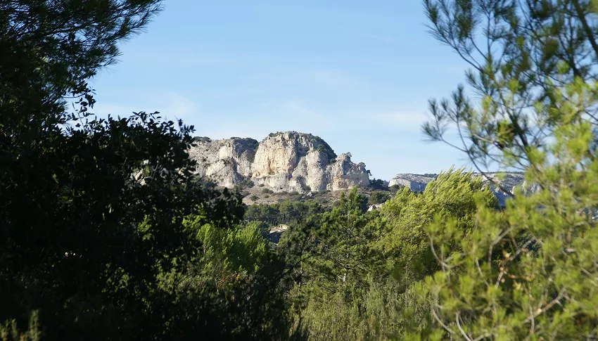 Gorges du Régalon près de Mérindol, paysage naturel sauvage et aride symbolisant la mémoire historique vaudoise du Luberon 