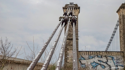 Vue sur les cables du pont suspendu